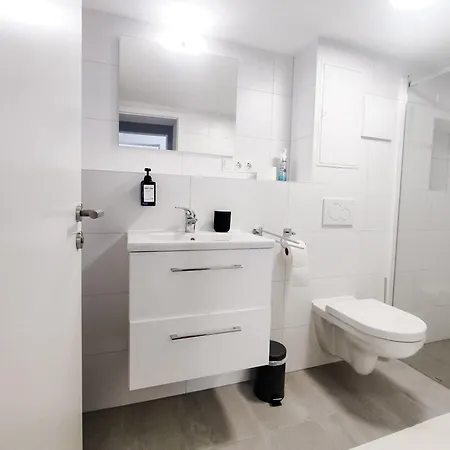 Lux - Self-checkin, Kue, Klima, Arbeitsplatz, Parken *