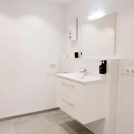 Lux - Self-checkin, Kue, Klima, Arbeitsplatz, Parken *