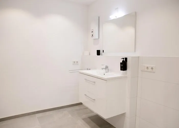 Lux - Self-checkin, Kue, Klima, Arbeitsplatz, Parken *